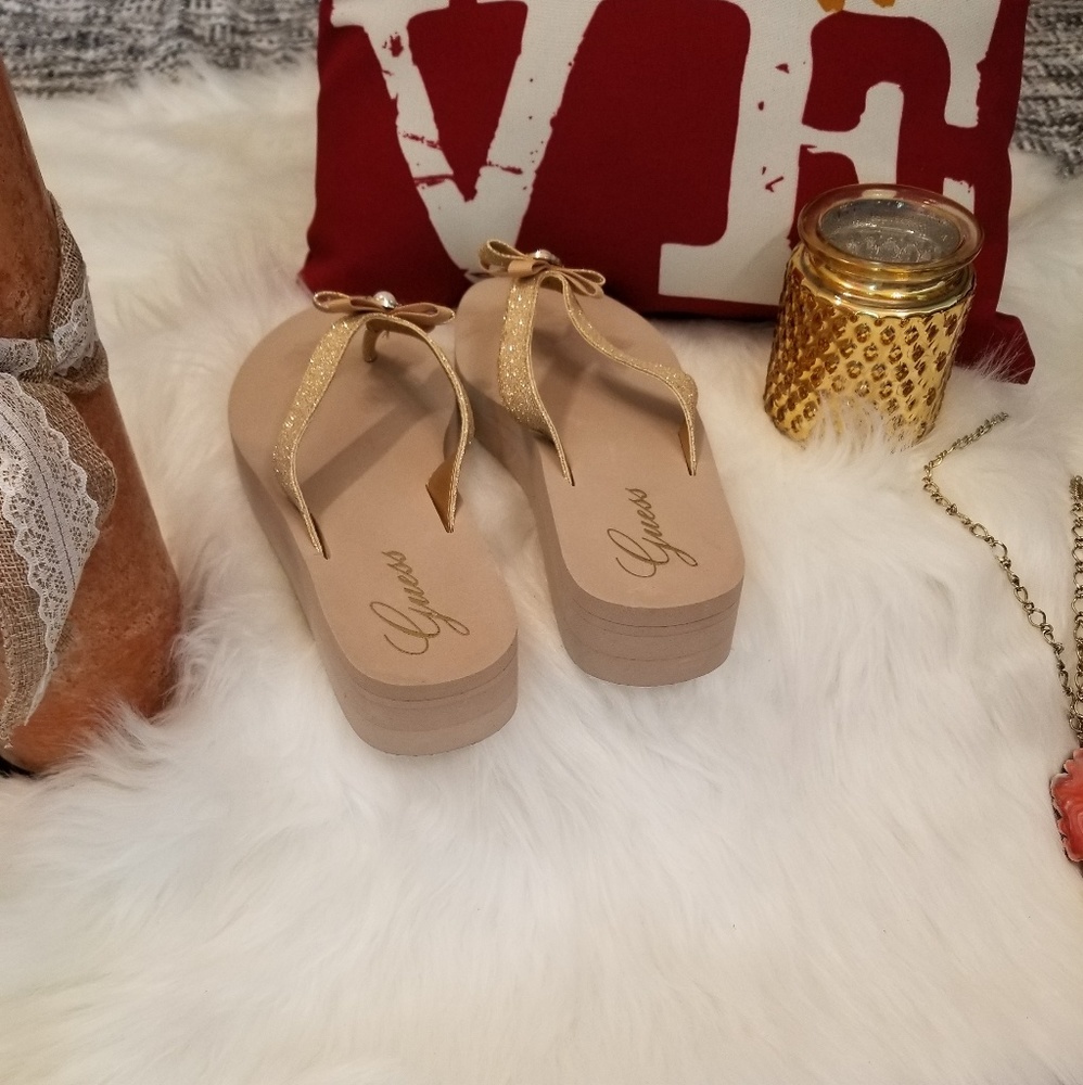 🌻🌺🌻GUESS BOW FLIP FLOP WEDGES!! - Picture 3 of 7